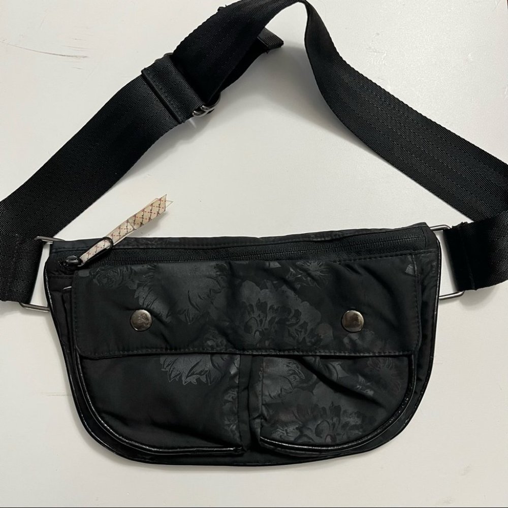 COPY - Lululemon detachable belt bag